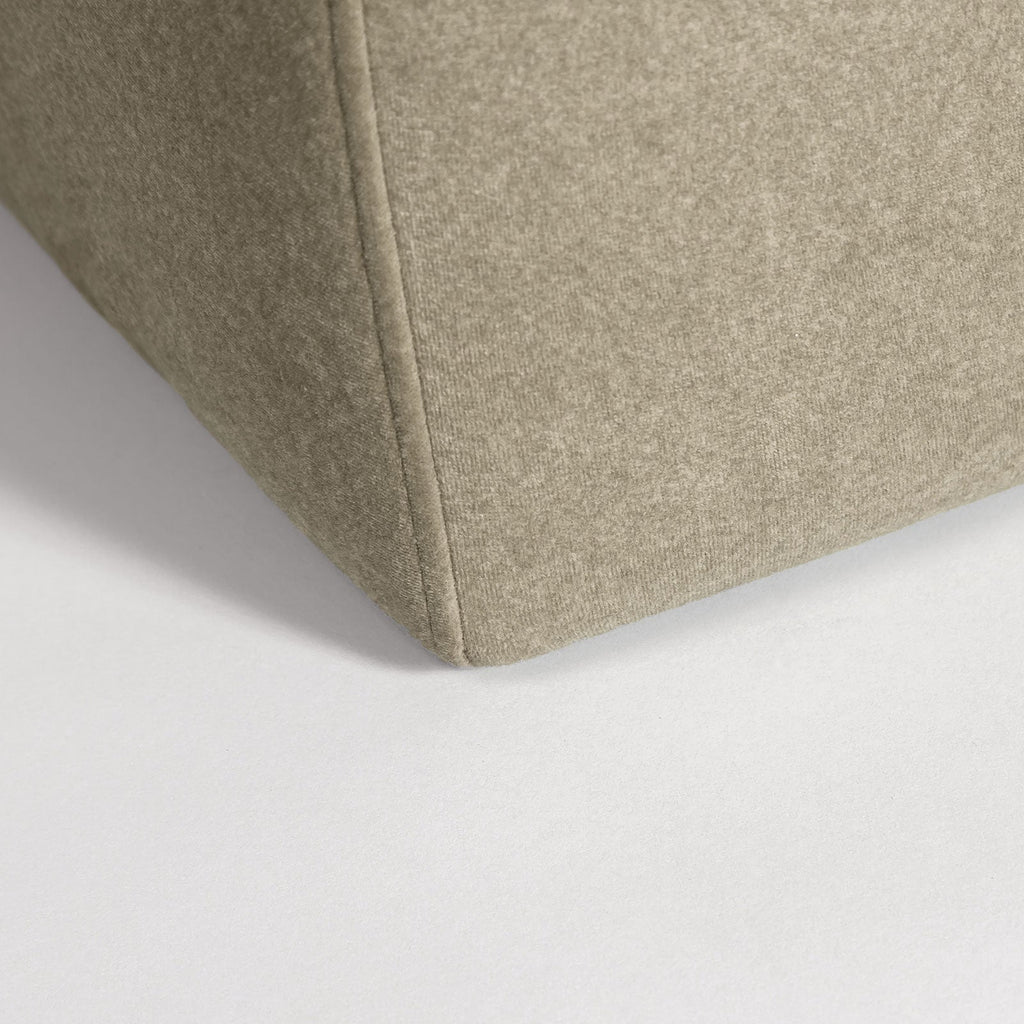 Ginger Bench - Velvet Sandstorm