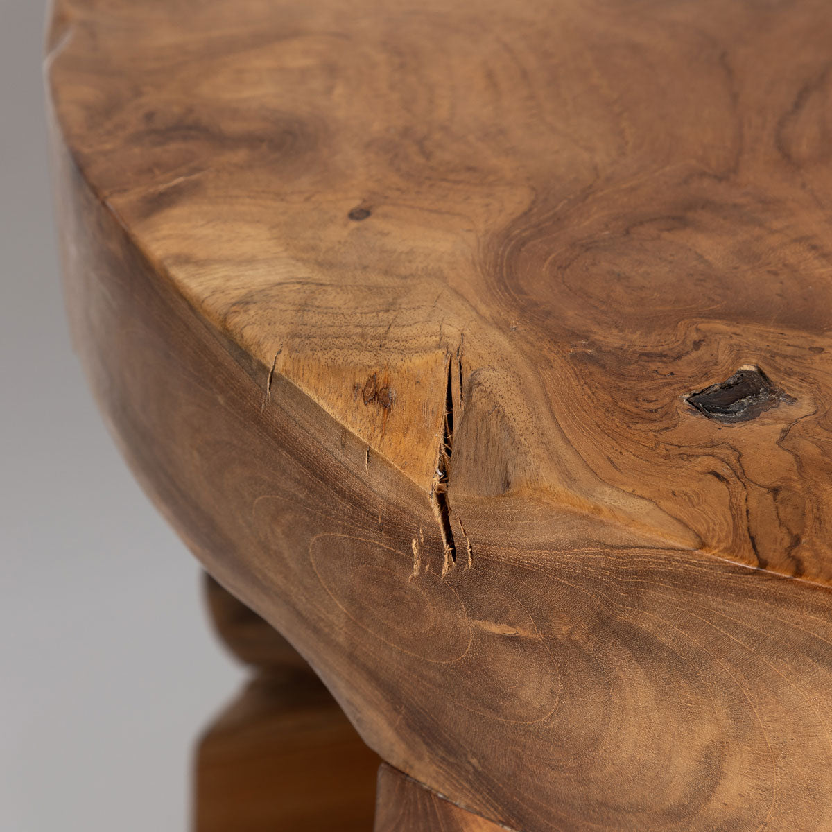 Natura Bundar Accent Table