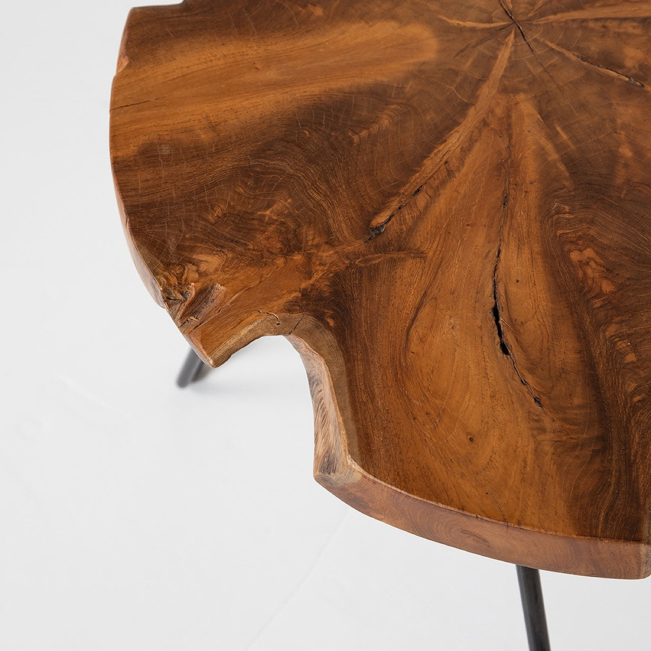 Natura Hairpin Accent Table - Round