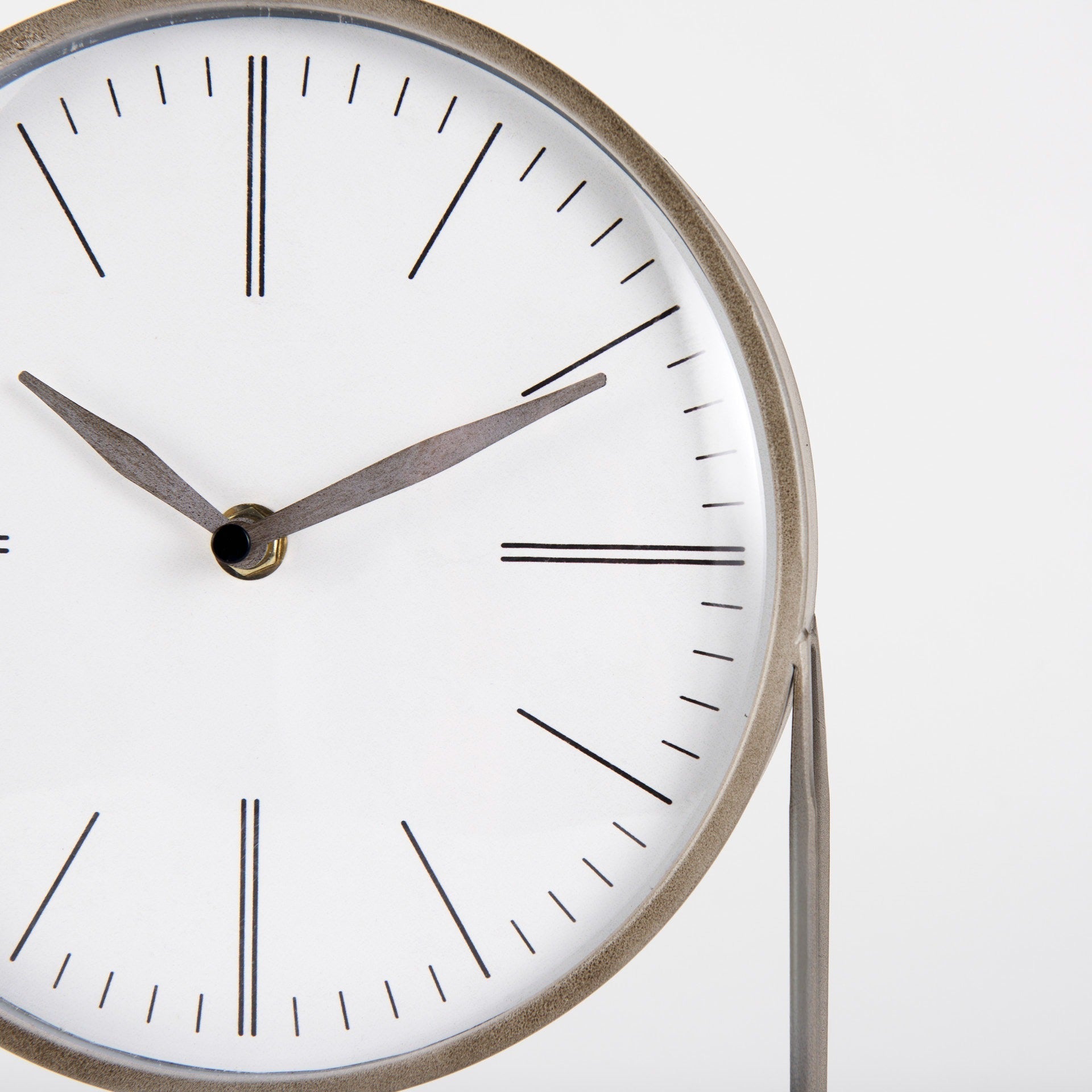 Aurus Matte Gray Metal Table Clock - Dekor Butik