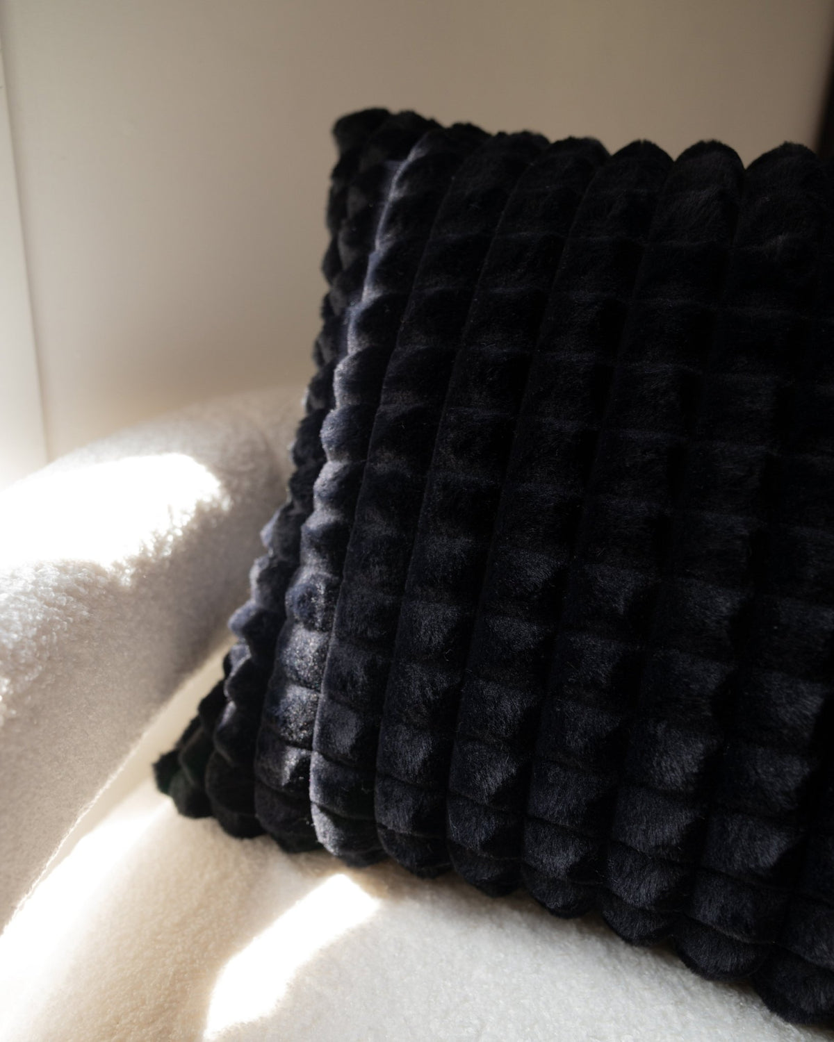 Decorative CushionsBlack Faux Fur Textured Pillow 20"x 20" - Dekor Butik