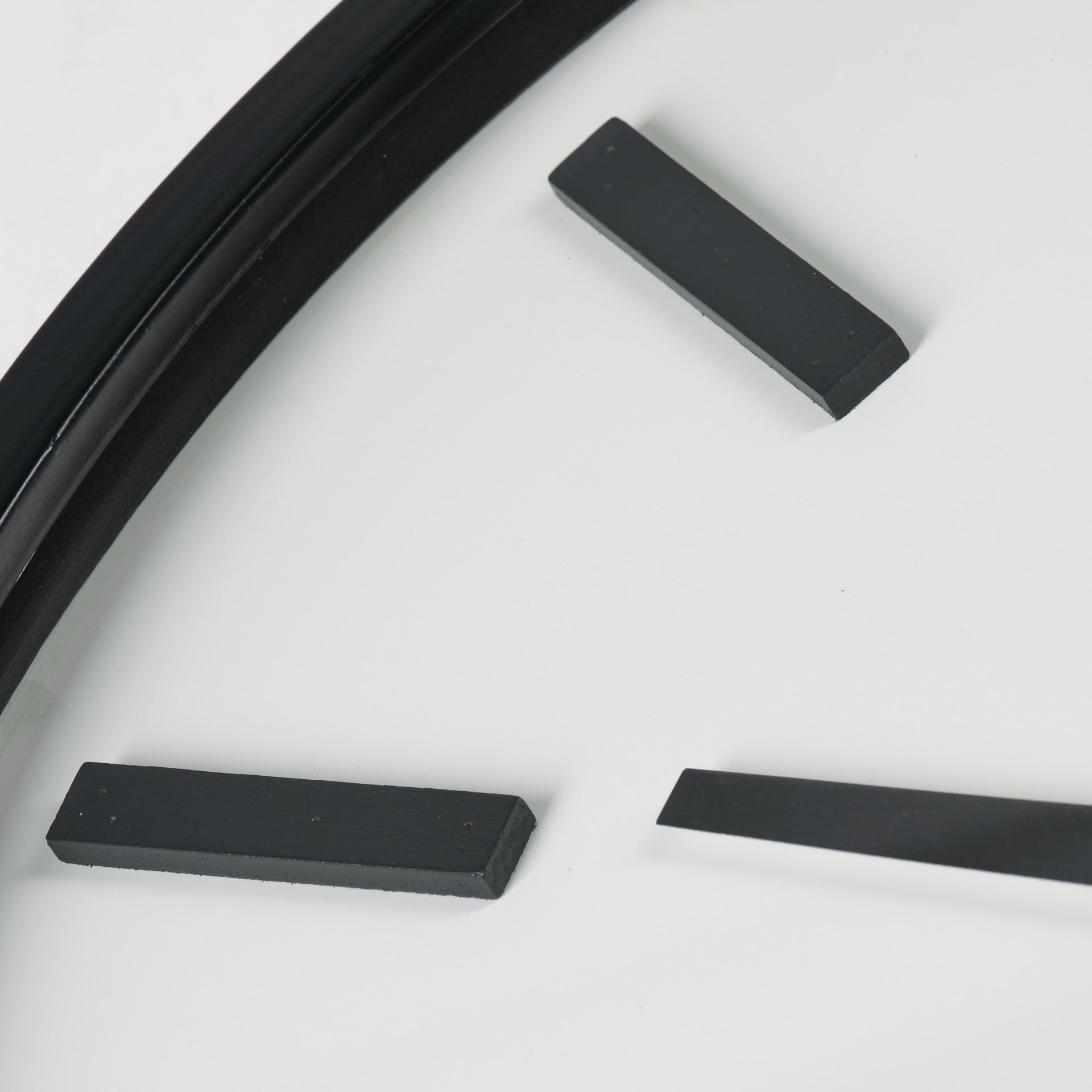 Derby 24" Round Oversize Modern Wall Clock - Dekor Butik