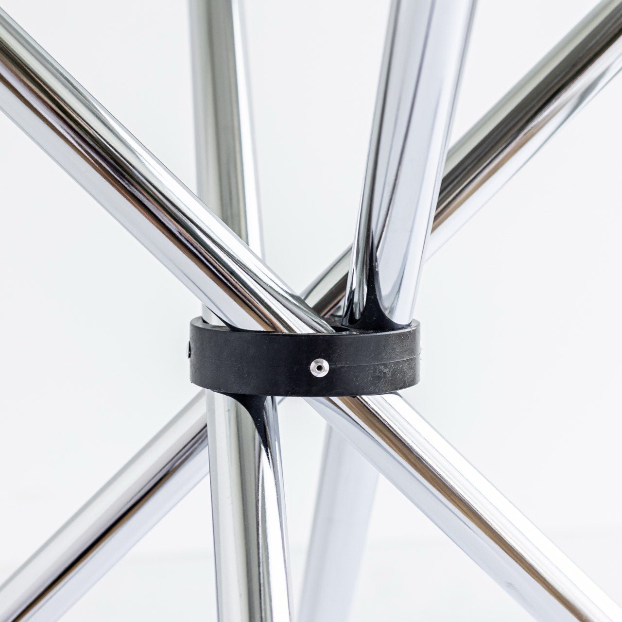 saleEdie Dining Table - Chrome - Dekor Butik