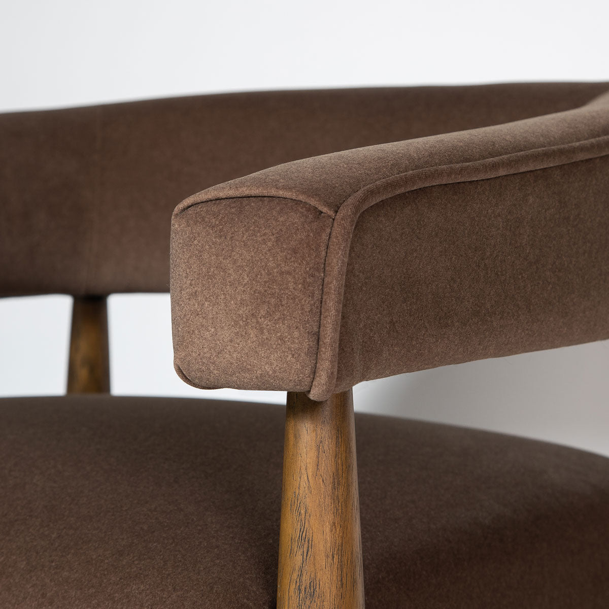 Everest Chair - Dark Base - Velvet Coffee - Dekor Butik