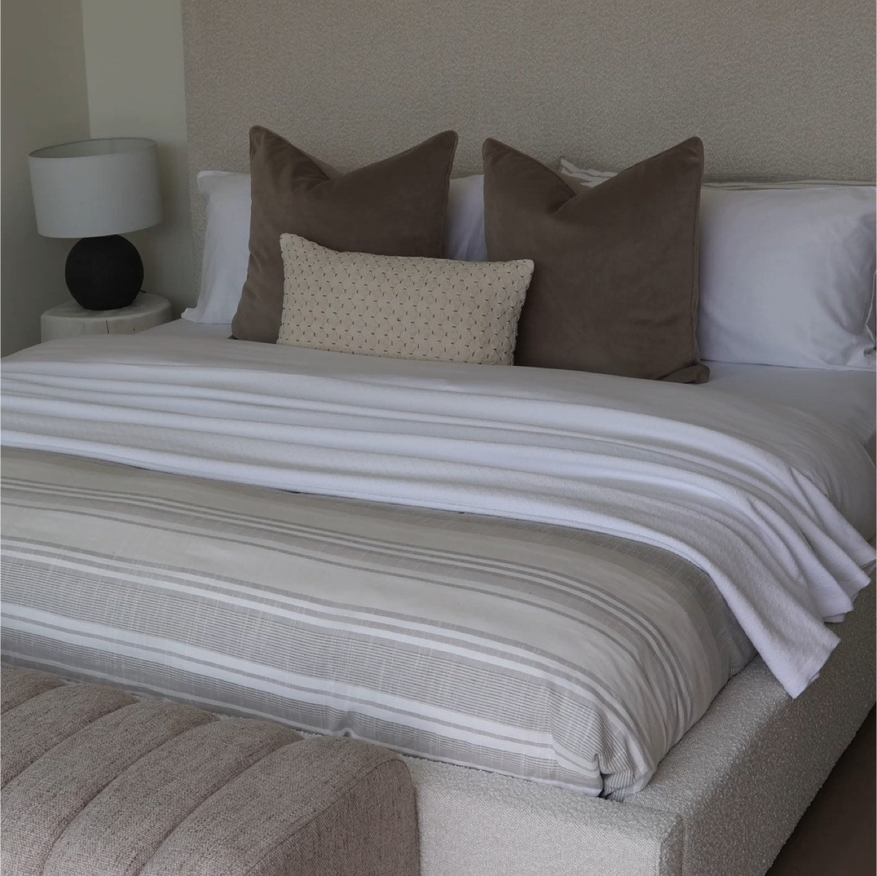 baseFaye King Bed - Off White - Dekor Butik