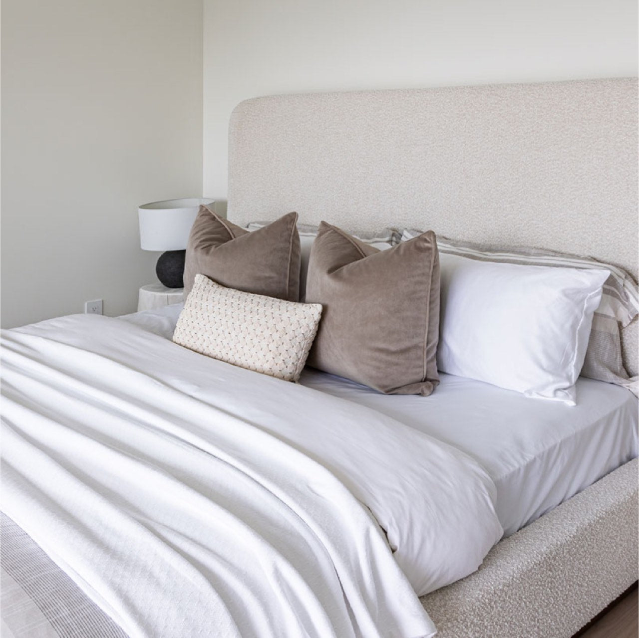 baseFaye King Bed - Off White - Dekor Butik