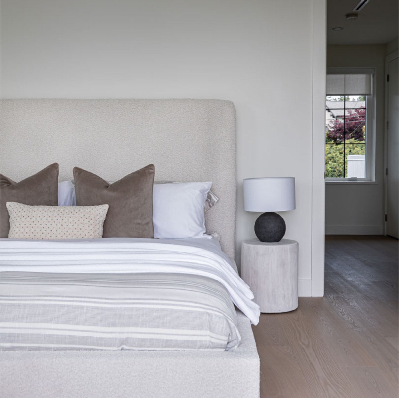 baseFaye Queen Bed - Off White - Dekor Butik