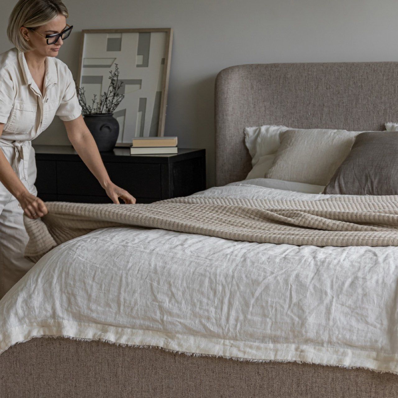 baseFaye Queen Bed Short - Perfect Taupe - Dekor Butik