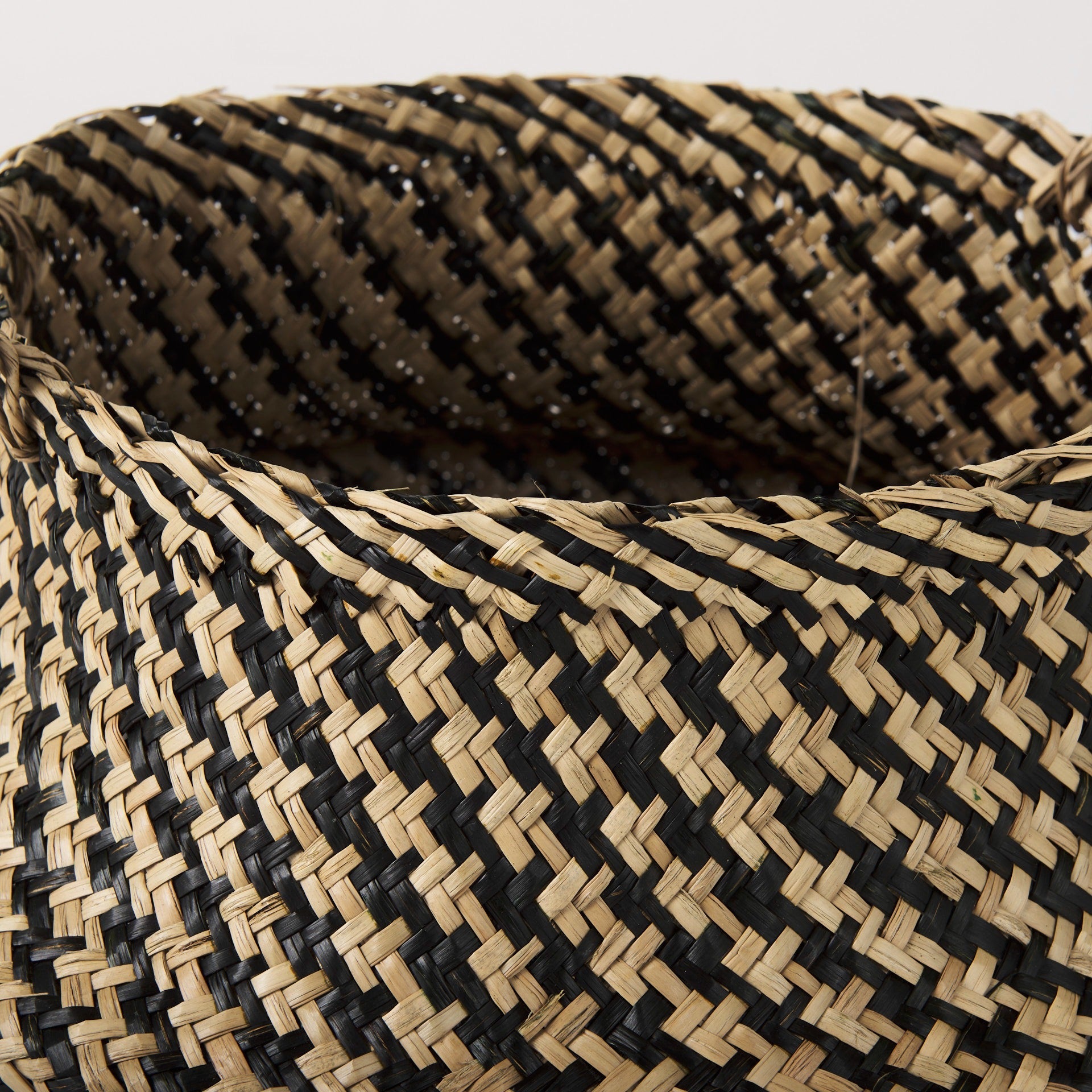 Gaia 17.7L x 17.7W x 20.5H Set of 3 Light and Dark Brown Cross Patterend Belly Seagrass Basket - Dekor Butik