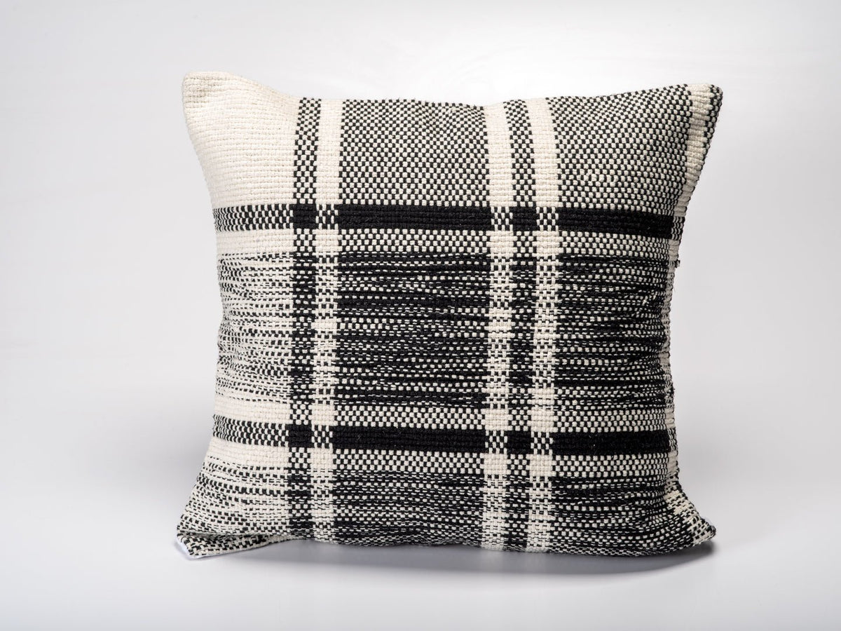 Decorative CushionsHand Woven Plaid Decorative Pillow - Dekor Butik
