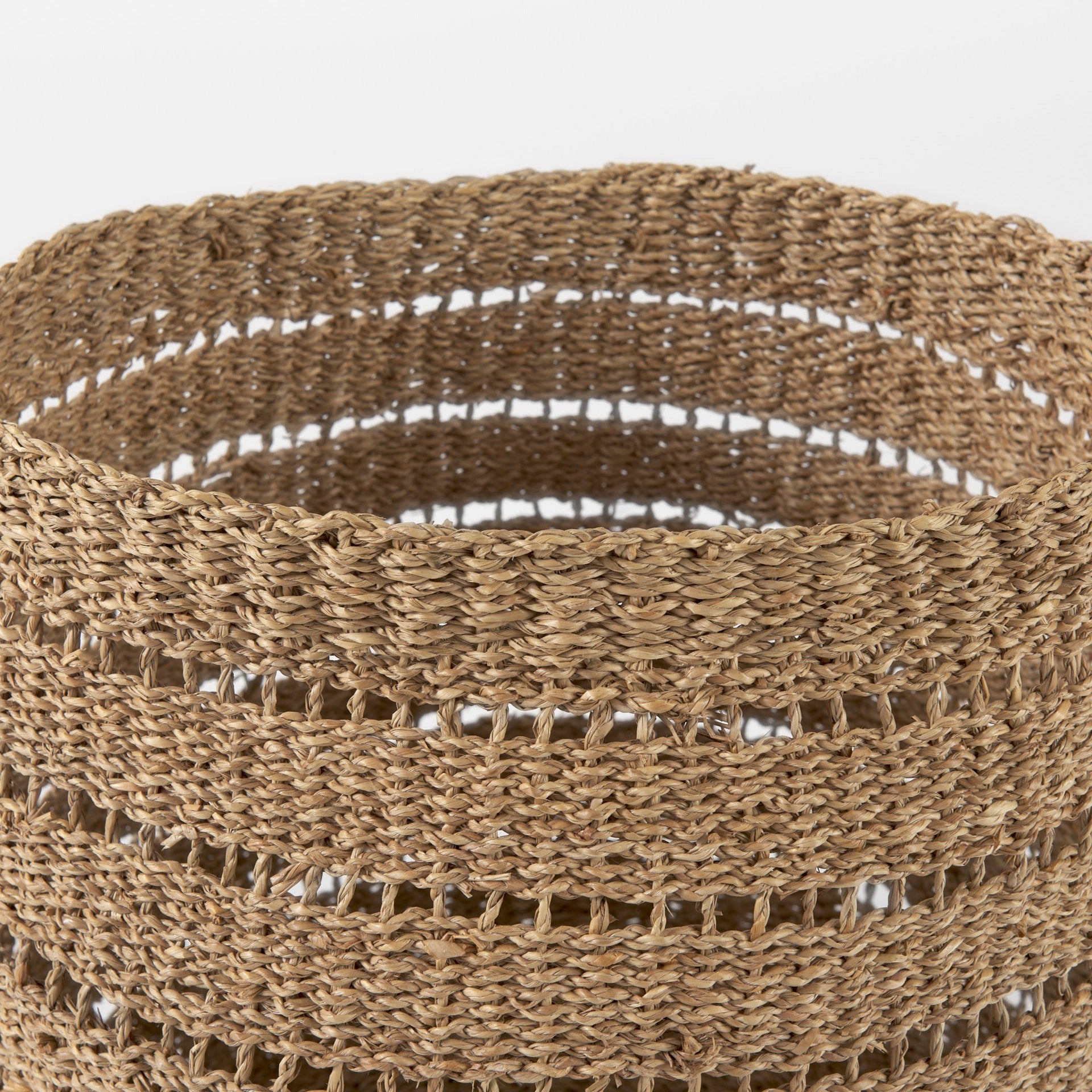 Hayes 17.7L x 17.7W x 11.8H (Set of 2) Medium Brown Seagrass Round Basket with Stripe Pattern - Dekor Butik