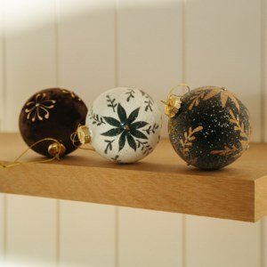 ChristmasHoliday Bloom Glass Ornament - Dekor Butik