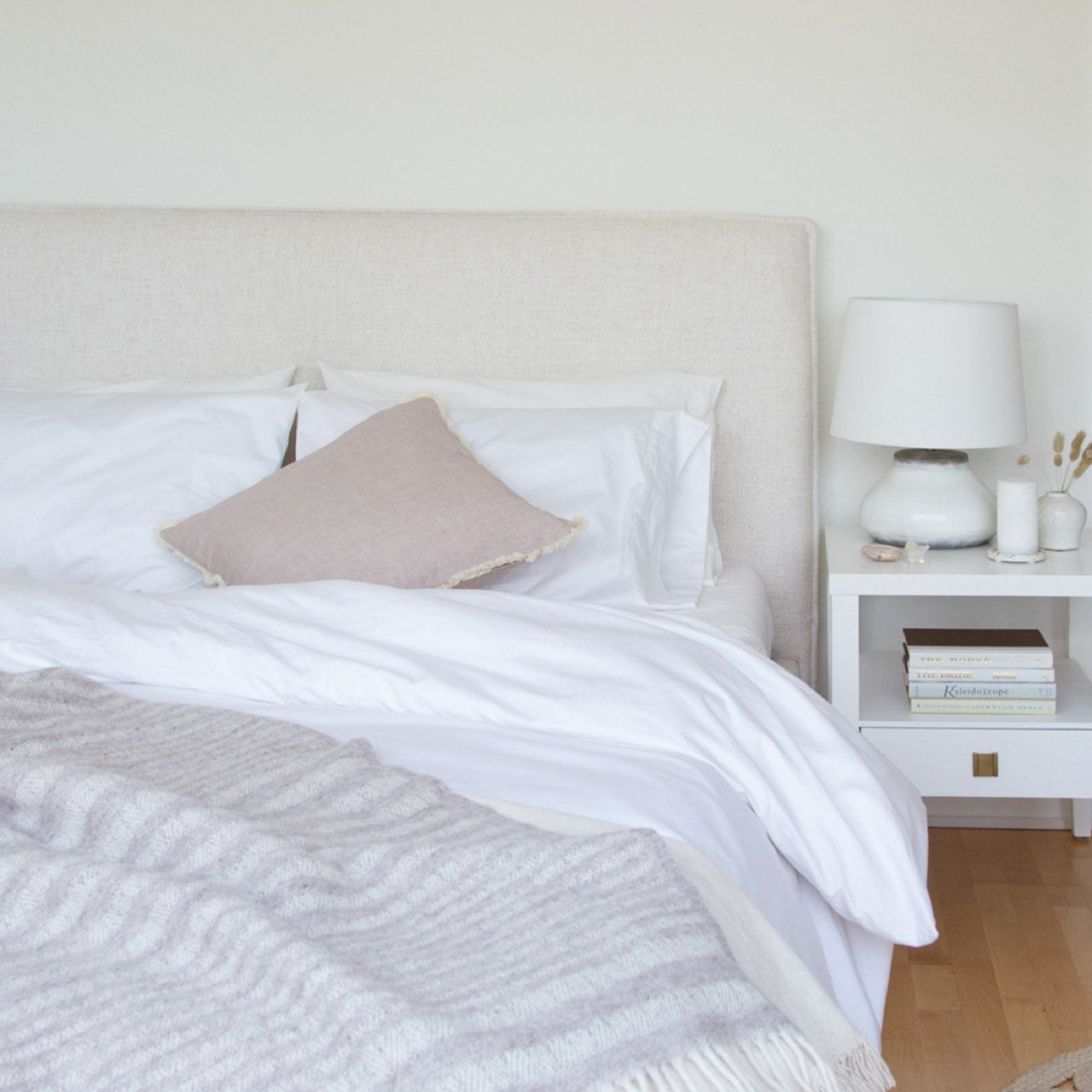 baseJulia King Bed - Cream - Dekor Butik