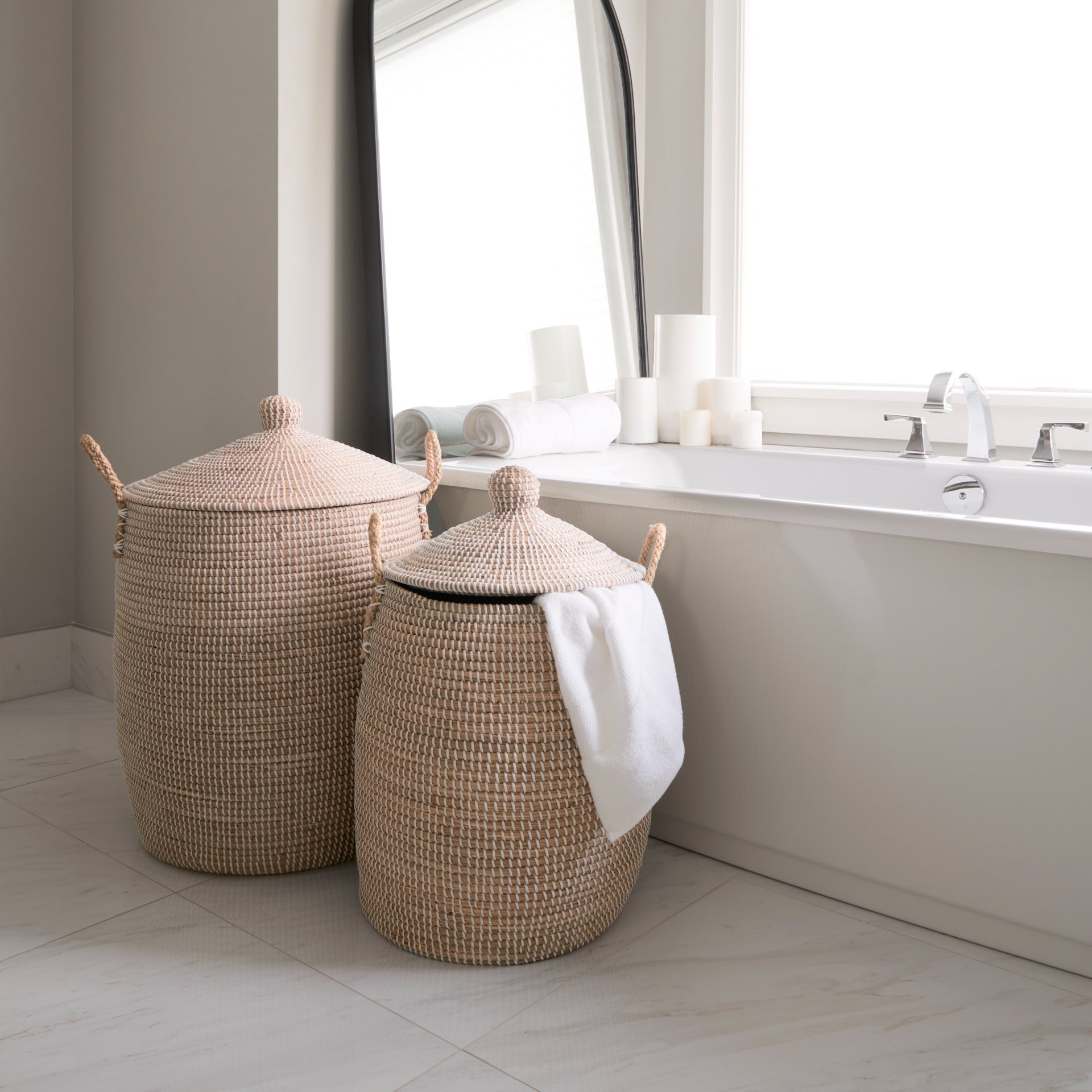 Kairi Set of 2 Seagrass Floor Baskets w/ Lids and Handles - Dekor Butik