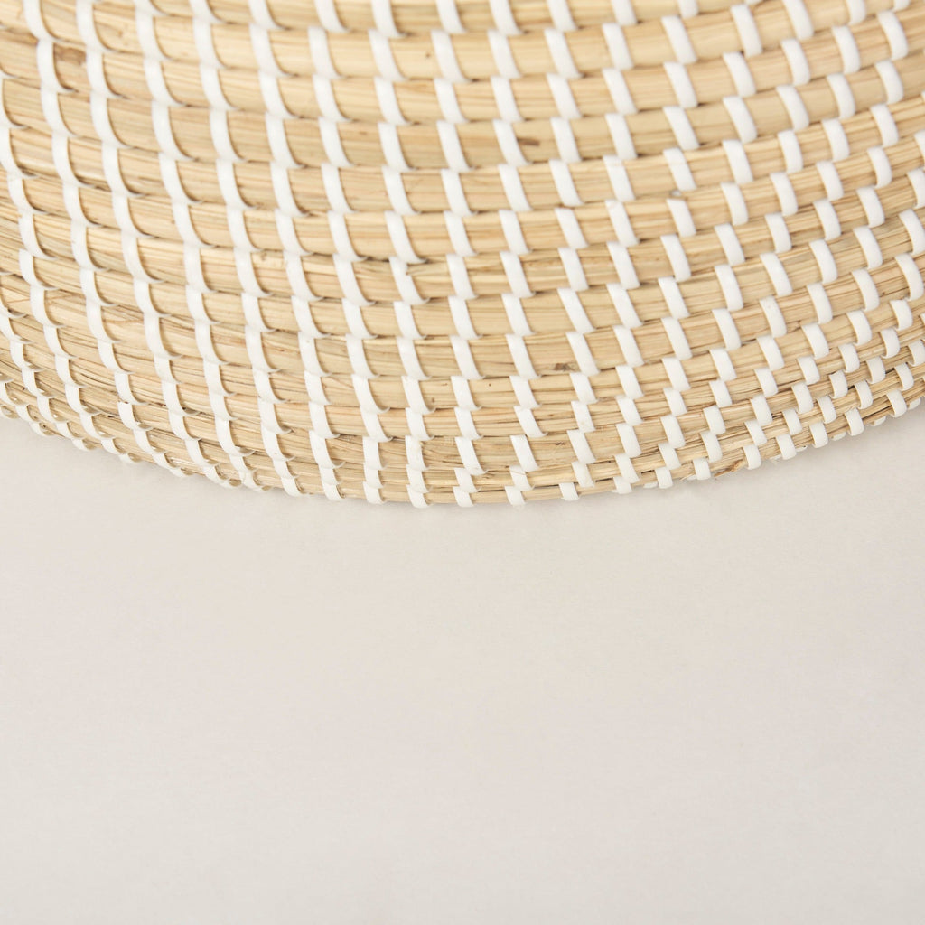 Kairi Set of 2 Seagrass Floor Baskets w/ Lids and Handles - Dekor Butik