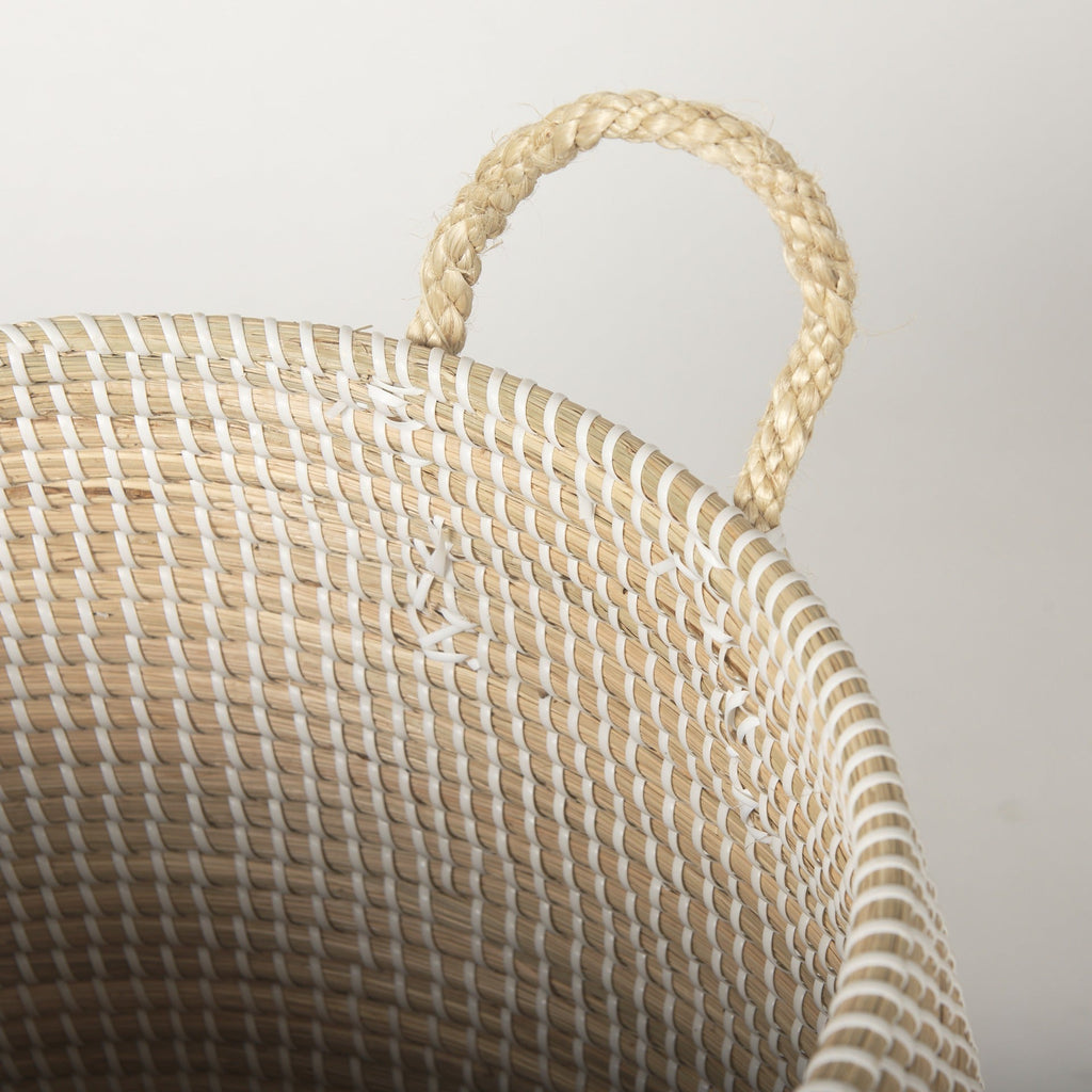 Kairi Set of 2 Seagrass Floor Baskets w/ Lids and Handles - Dekor Butik