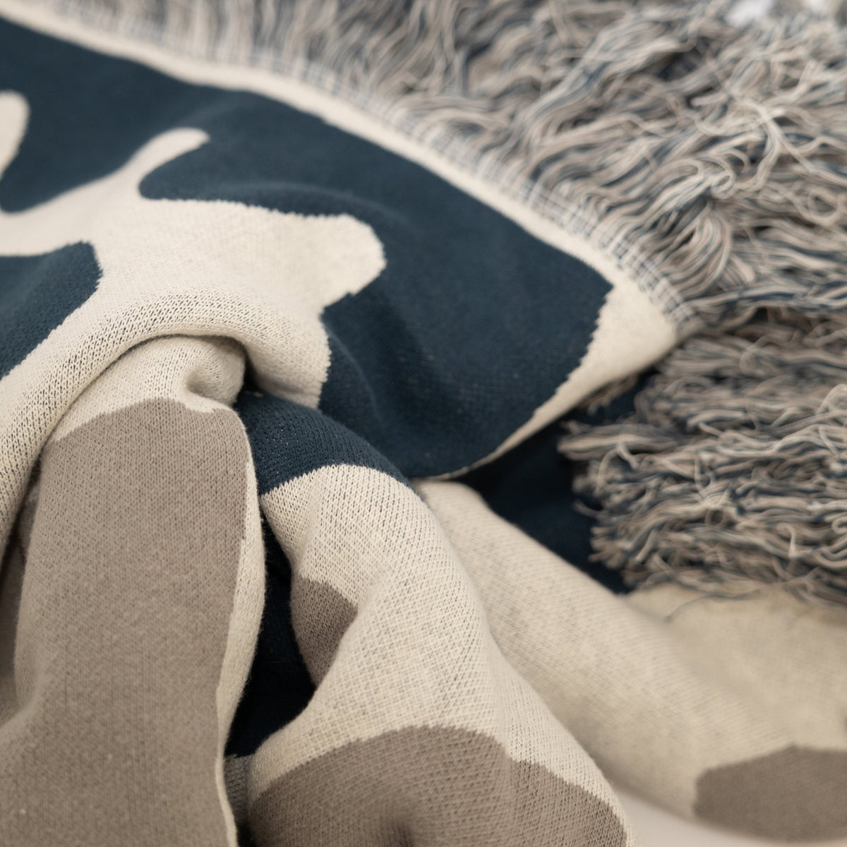 Throw BlanketsKnit Abstract Throw Blanket with Fringe - Dekor Butik