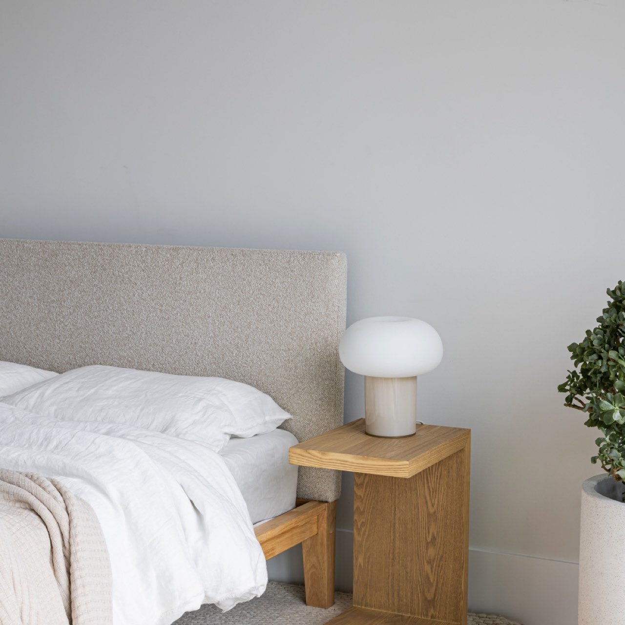 baseLuna Tool - free Queen Bed - Buff - Dekor Butik