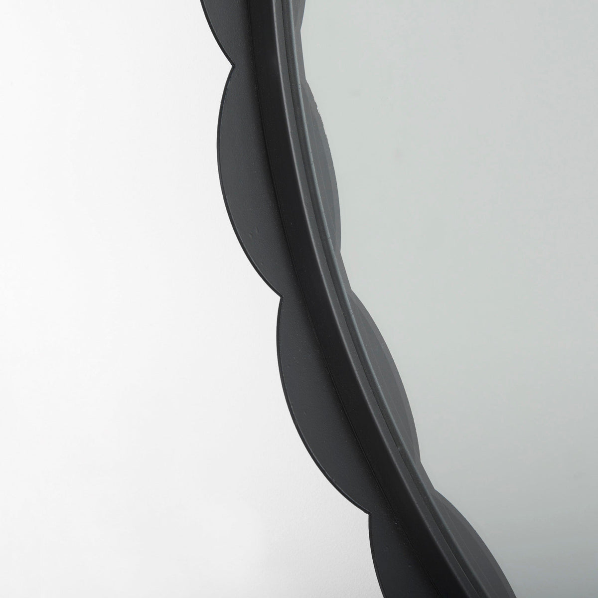 DecorMetal Scalloped Mirror - Dekor Butik