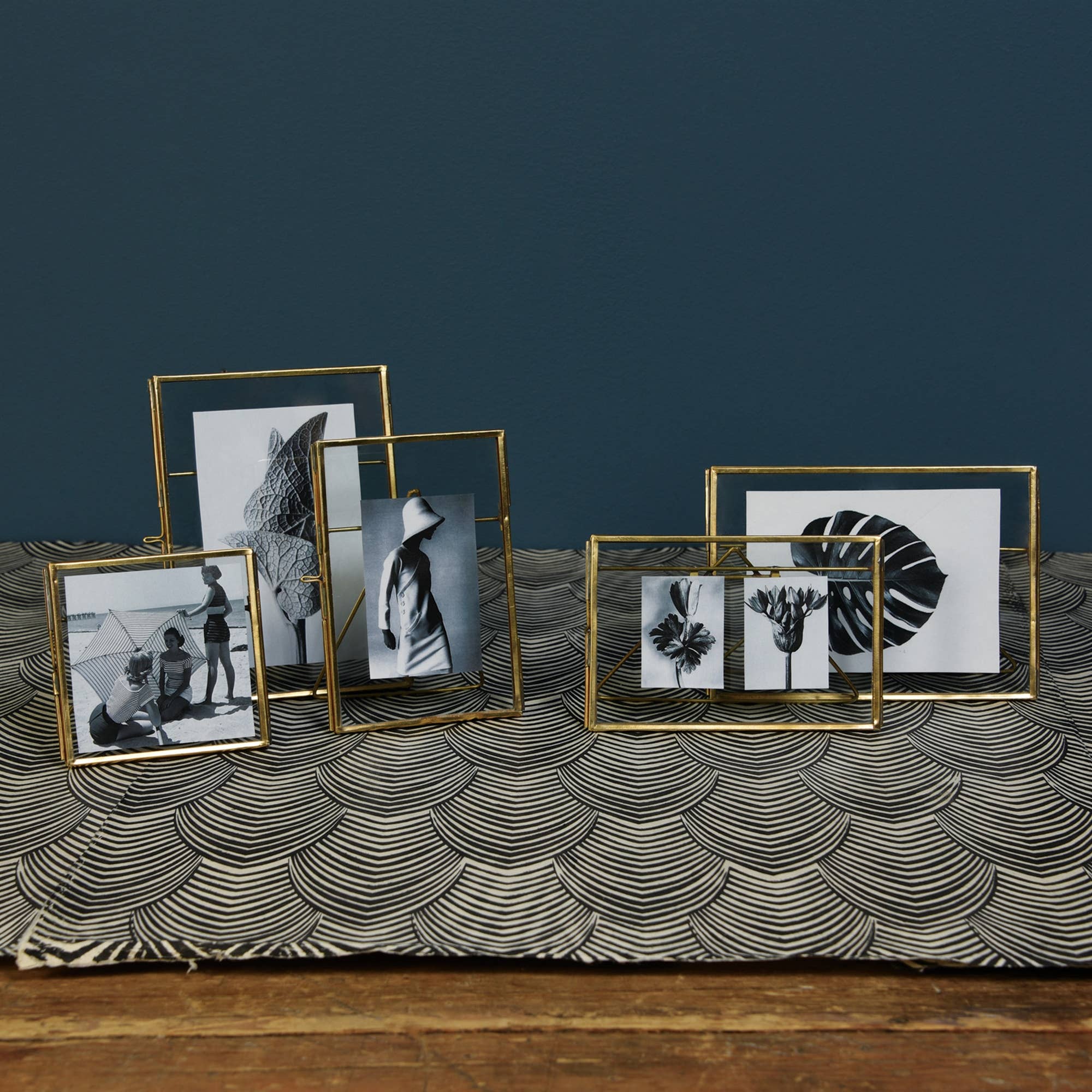 Monroe Easel Frame - Vertical - Brass - Dekor Butik