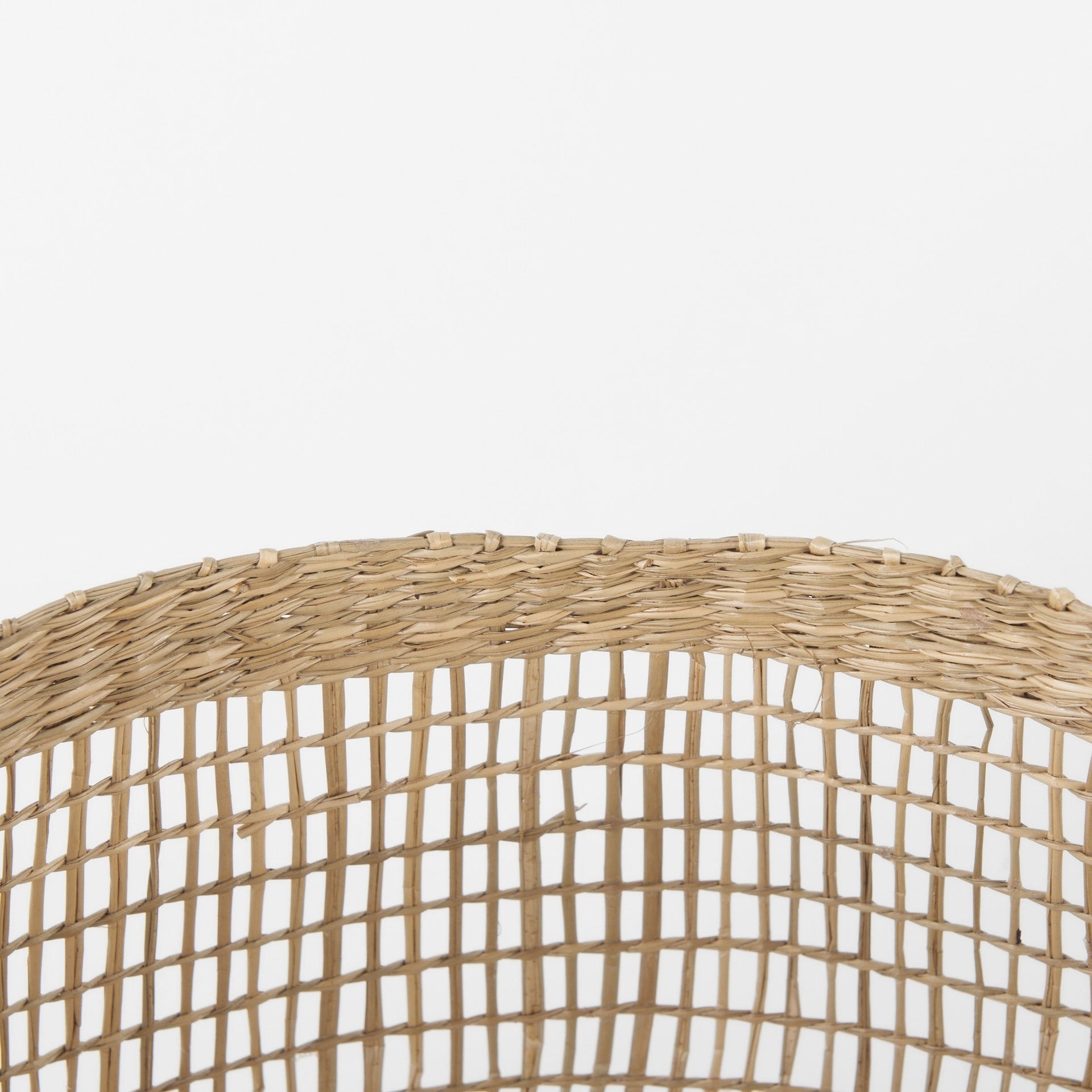 Nova 15.0L x 15.0W x 9.4H (Set of 2) Light Brown Seagrass Woven Round Basket W/ Long Handle - Dekor Butik