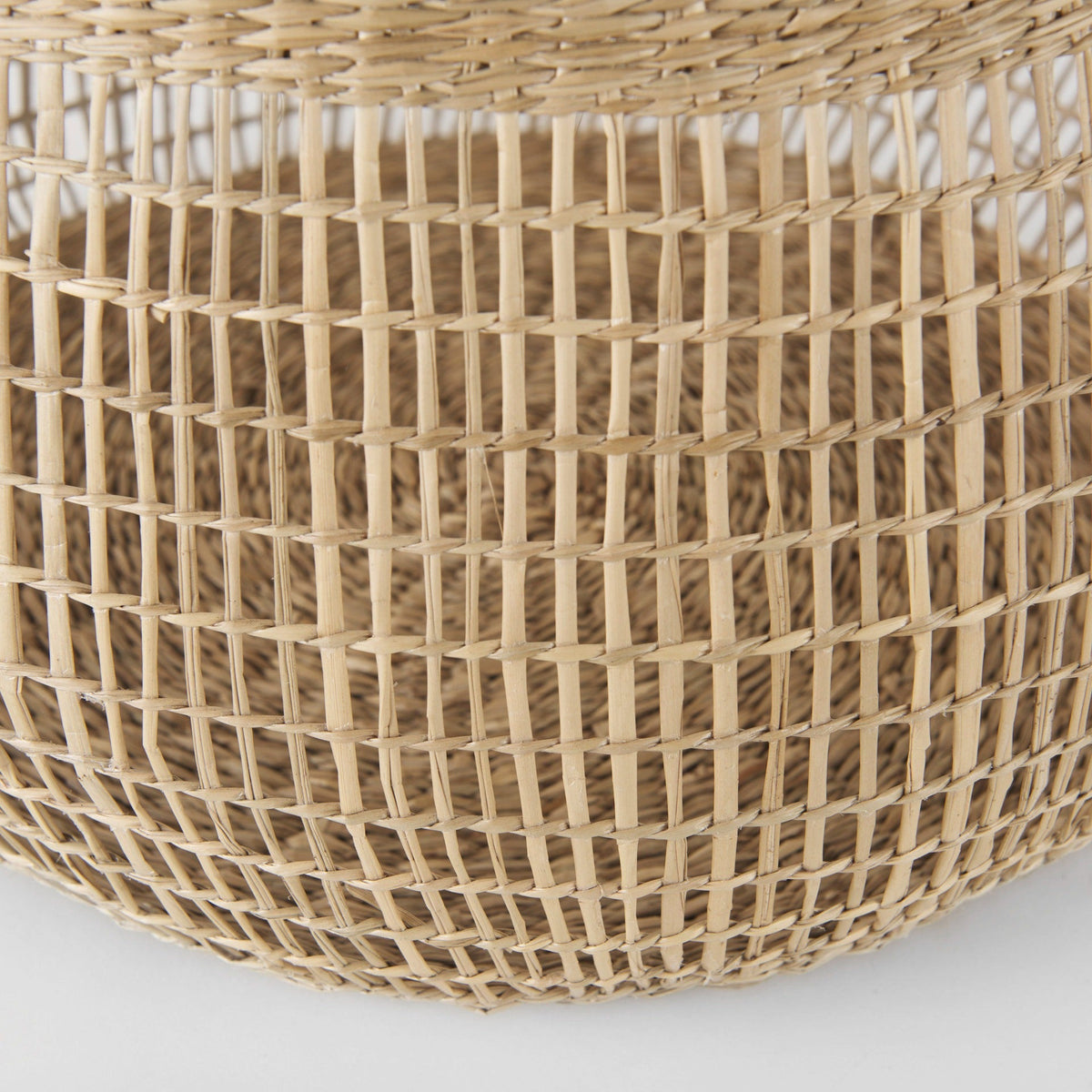 Nova 15.0L x 15.0W x 9.4H (Set of 2) Light Brown Seagrass Woven Round Basket W/ Long Handle - Dekor Butik
