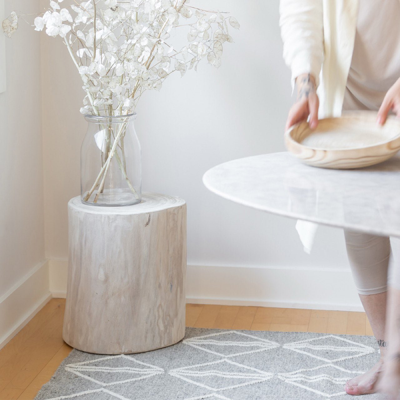 baseNova Wide 16" Stump - Round - White - Dekor Butik