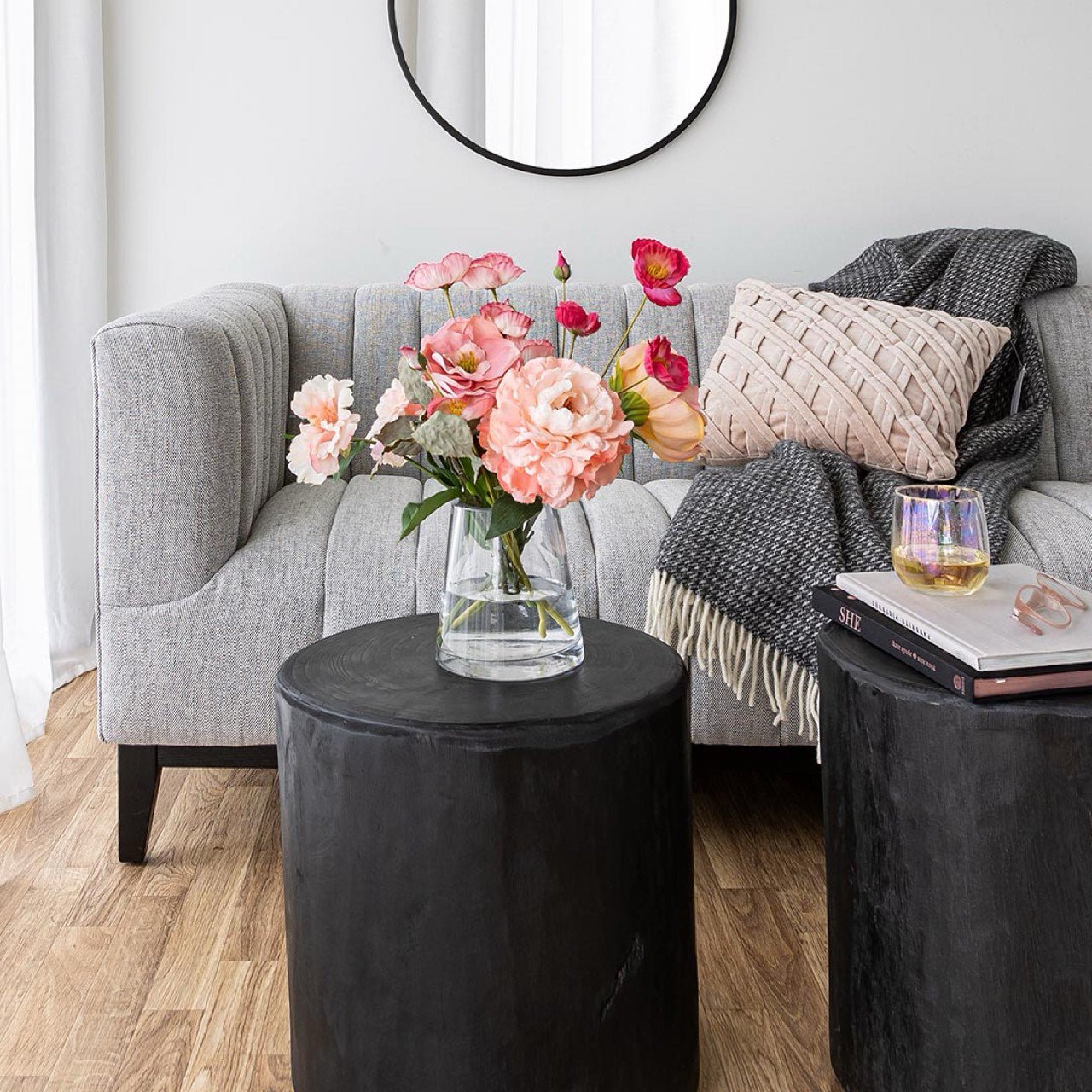 baseNova Wide 18" Stump - Round - Black - Dekor Butik