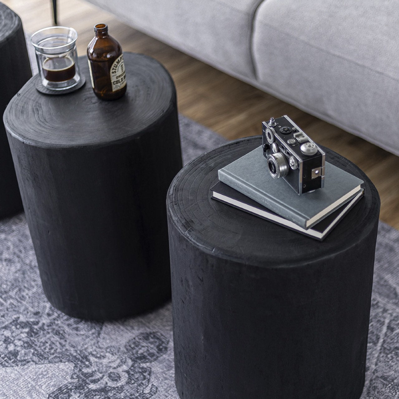 baseNova Wide 18" Stump - Round - Black - Dekor Butik