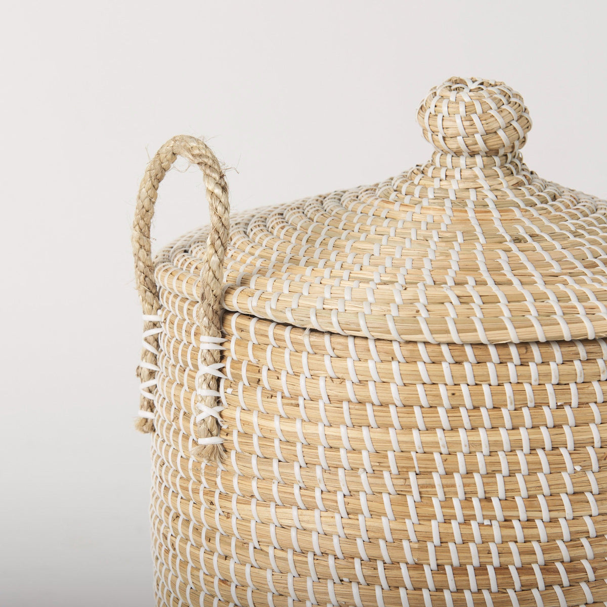 Olivia 15.7L x 15.7W x 17.3H Set of 3 Beige Seagrass Basket W/Lid and Handles - Dekor Butik