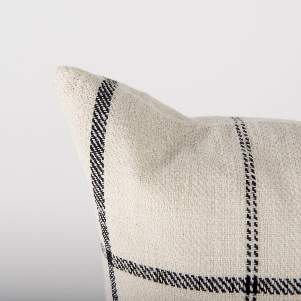 Cushions & ThrowsPlaid Toss Cushion - Dekor Butik