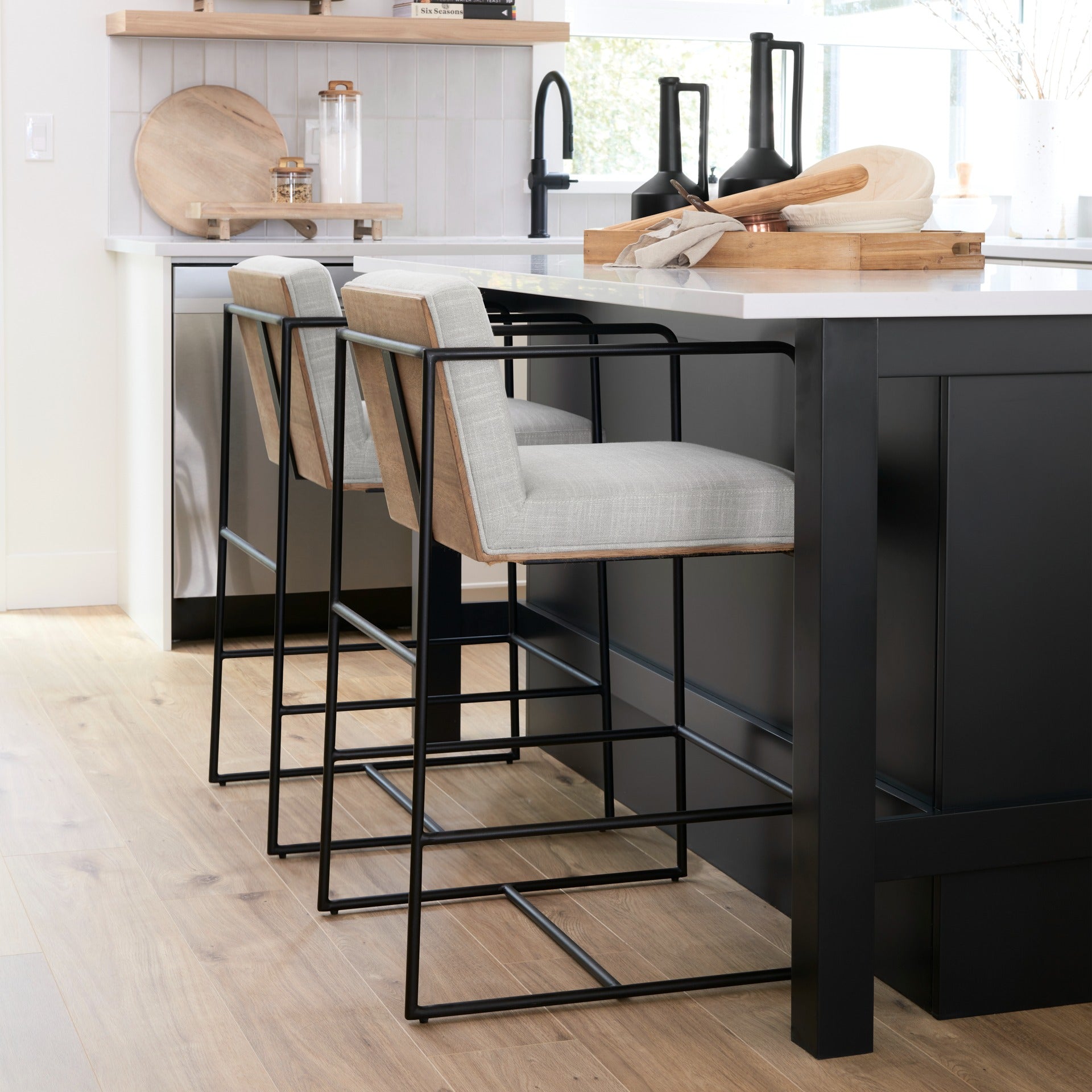 Stamford Stool - 2 Colors, 2 Sizes - Dekor Butik