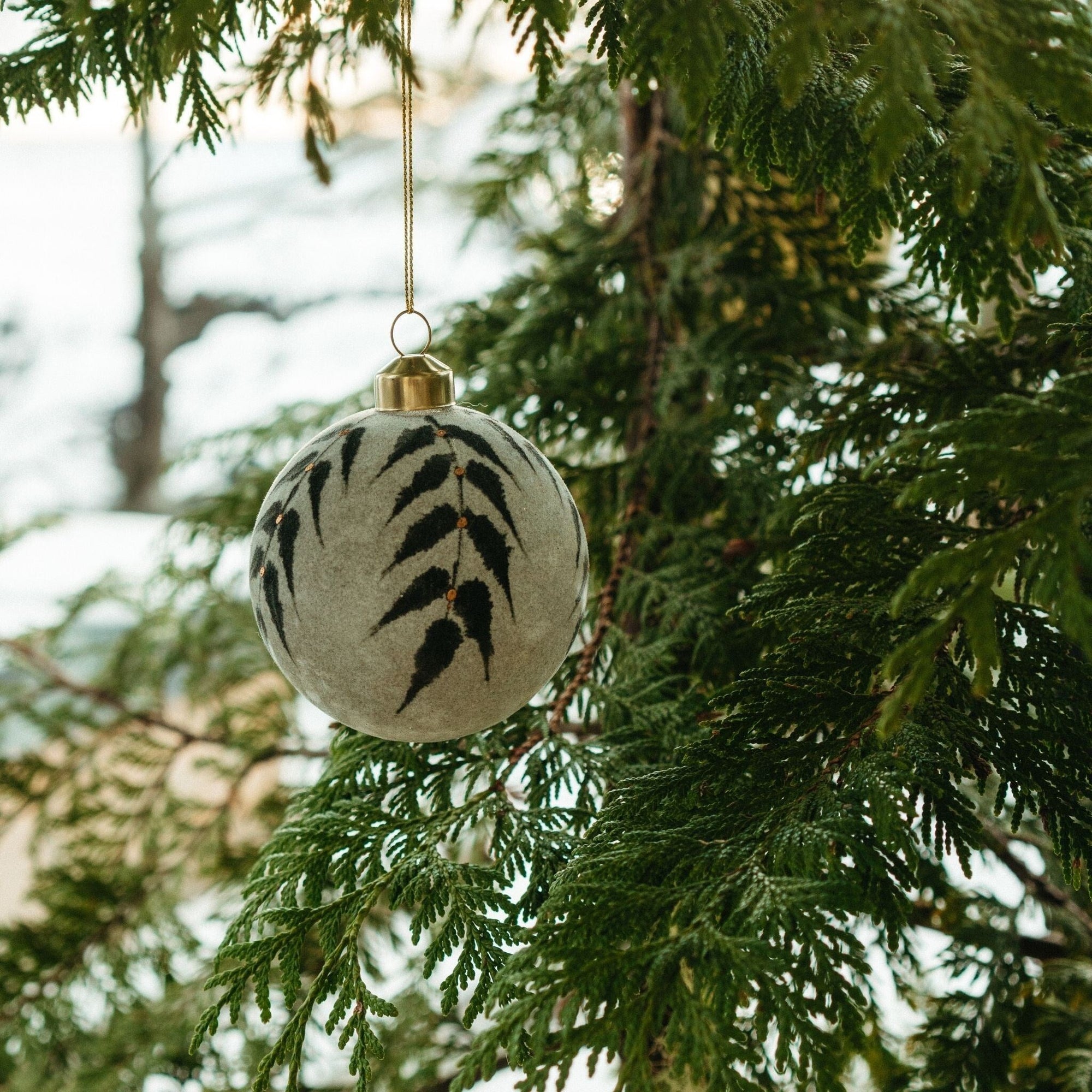 ChristmasVelvet Fern Glass Ornament - Dekor Butik