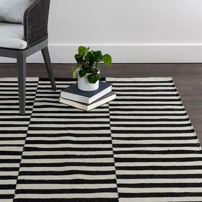 Area RugsZigby Indoor/Outdoor Hand - Woven Rug - Dekor Butik